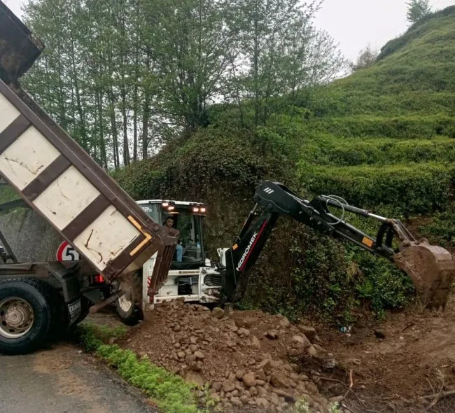Rize’de Çay Yollarında Bakım ve Onarım Çalışmaları Hız Kazandı