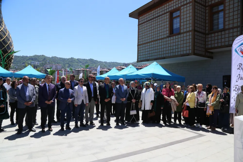 Rize Belediyesi El Sanatları Sergisi Açıldı