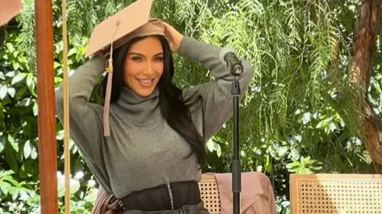 Kim Kardashian, Yedi Yılda Hukuk Eğitimini Tamamladı