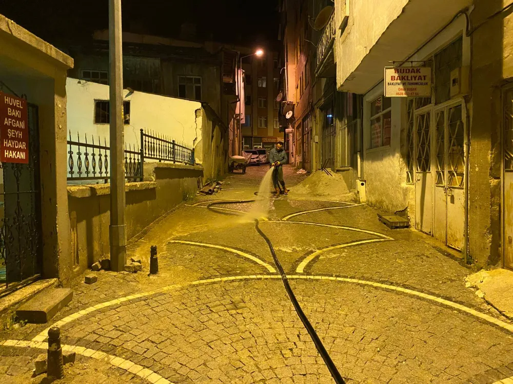 Bayburt Belediyesi’nden Şehir Genelinde Yoğun Cadde ve Sokak Yıkama Çalışmaları