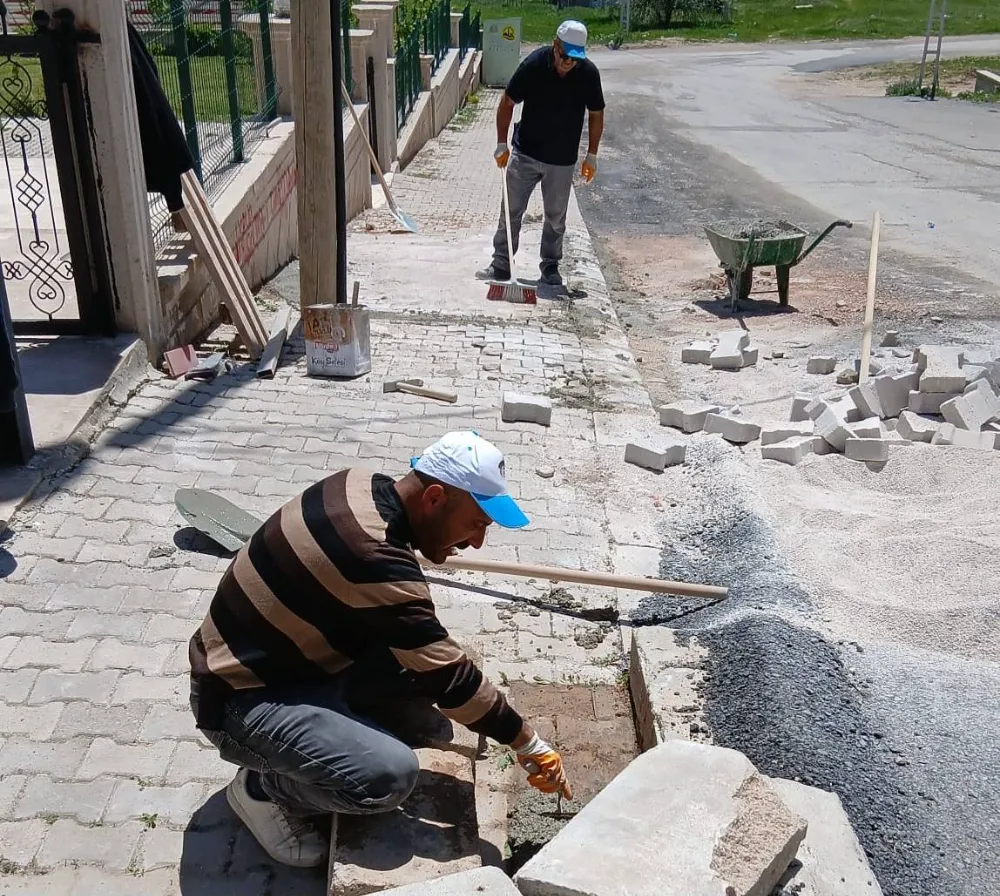  Bayburt’ta Kaldırım Çalışmaları Hafta Sonu da Hız Kesmedi