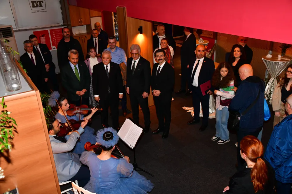 Trabzon Valiliği Disconcerto Gösterimi ile Tiyatro Festivaline Destek Verdi