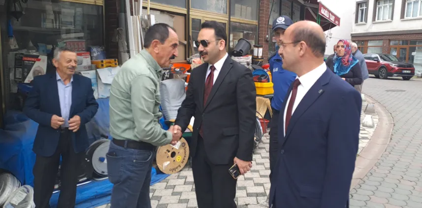 Murgul Kaymakamı Zafer Şahin, İlçe Merkezinde Esnaf ve Vatandaşlarla Buluştu