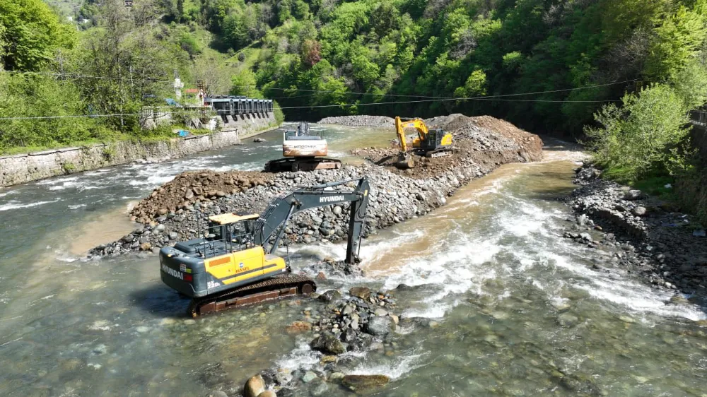 Rize İl Özel İdaresi Taşkın Risklerine Karşı Çalışmalarını Sürdürüyor