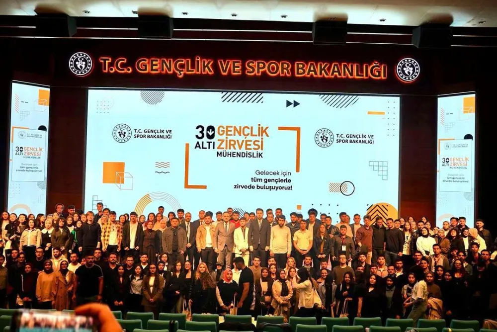 Recep Tayyip Erdoğan Üniversitesi Öğrencileri, 30 Altı Gençlik Zirvesi’ne Katıldı
