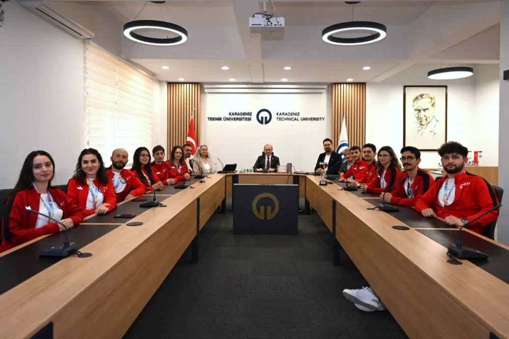 KTÜ Halk Oyunları Ekibi Türkiye İkincisi Oldu, Rektör Çuvalcı Ekibi Ağırladı