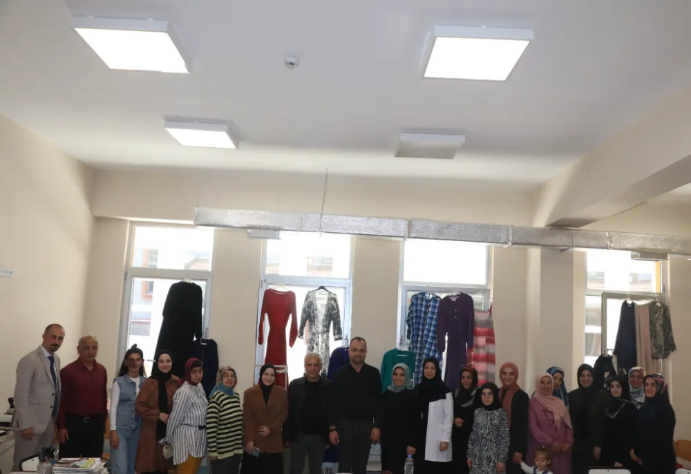 Yusufeli Belediye Başkanı Demirci, Kadın Girişimcileri Desteklemek İçin Kursiyerlerle Bir Araya Geldi