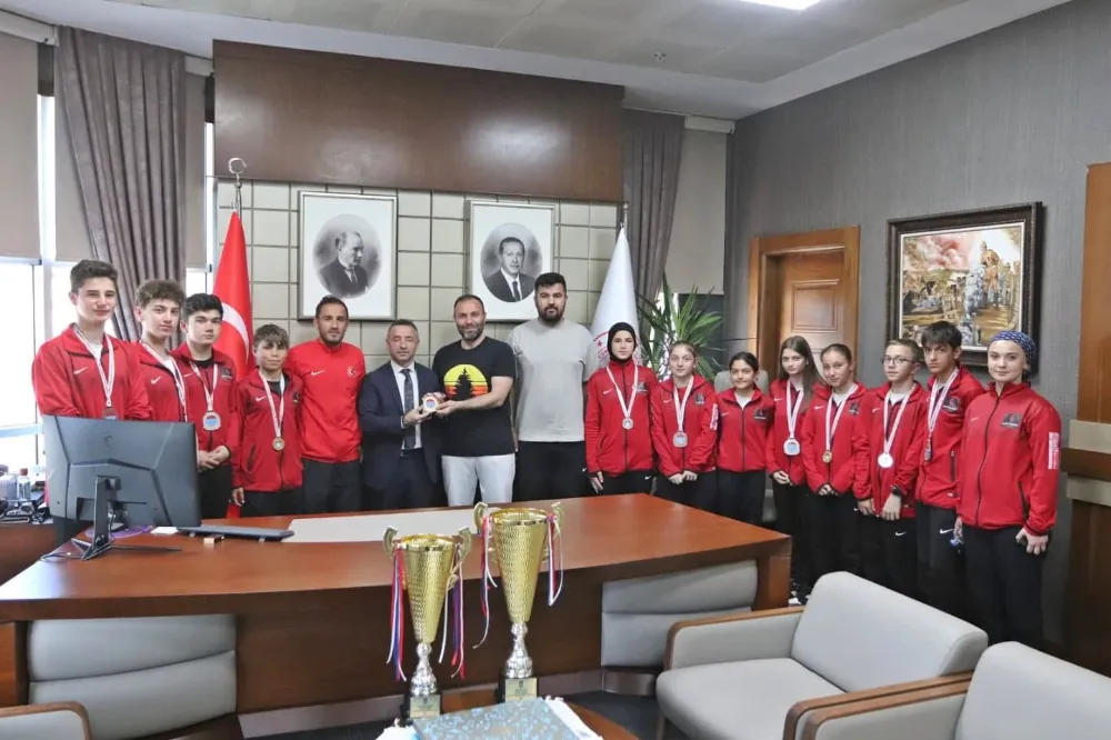 Çamlıhemşin Kayaklı Koşu ve Biatlon Takımından İl Müdürüne Ziyaret