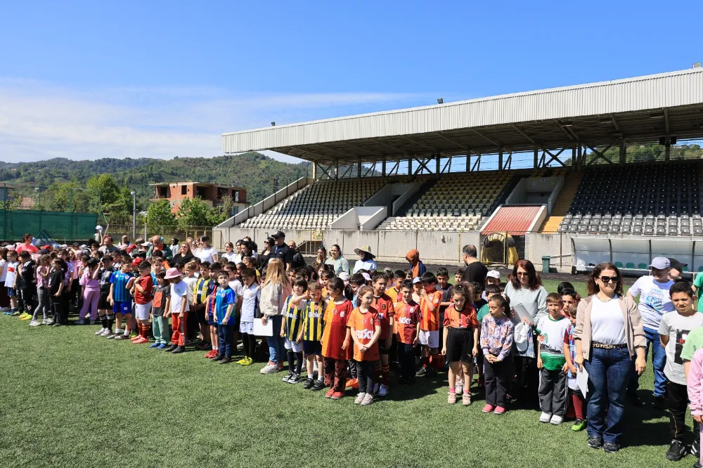 Arhavi’de 13. Grassroots Futbol Şenliği’nin 6. Etabı Çocuklarla Buluştu