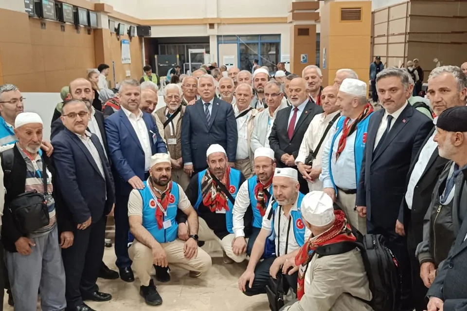Trabzon’dan İlk Hac Kafilesi Dualarla Kutsal Topraklara Uğurlandı
