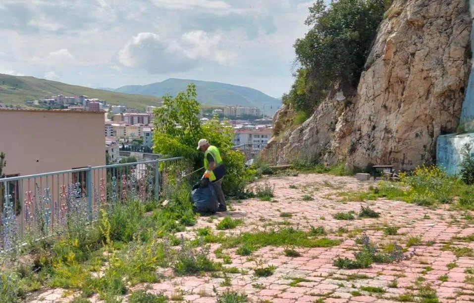 Bayburt’ta Temizlik Çalışmaları Haftasonu da Aralıksız Devam Ediyor