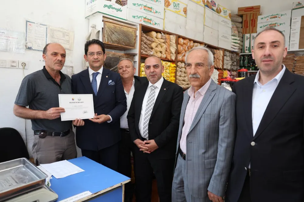 Erzurum Ticaret Borsası, üyeleriyle sahada buluşarak sorunları dinledi ve teşekkür belgeleri takdim etti