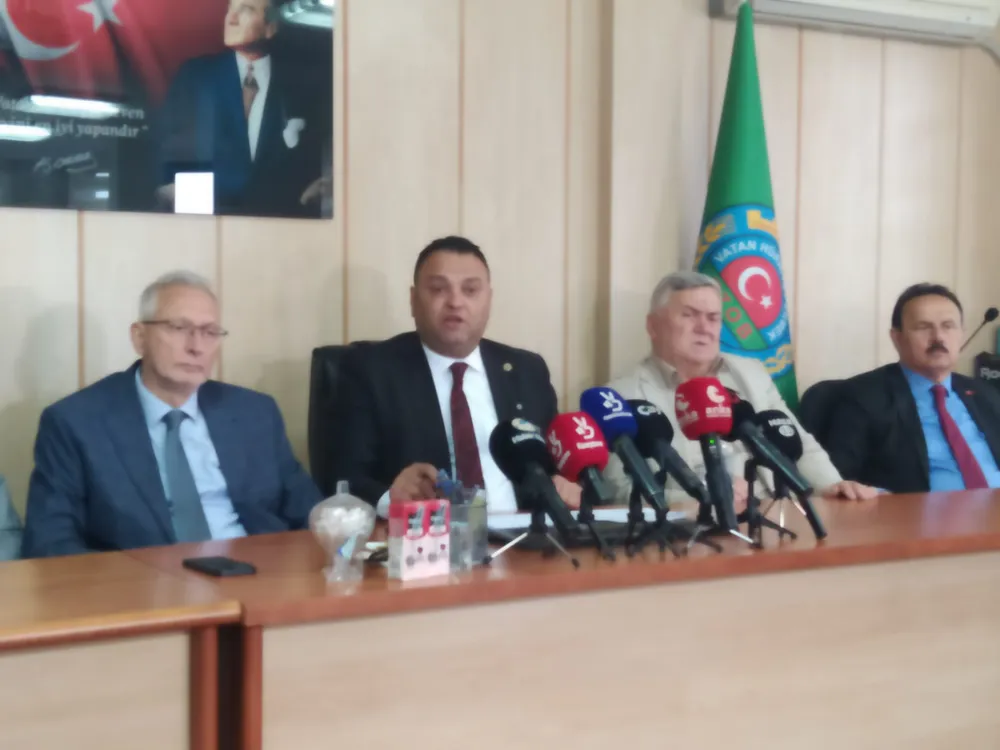 ZİRAAT ODASI BAŞKANI ARSLAN ÜRETİCİMİZE ÇAĞRIMIZDIR ÇAYA ARA VERİN YOKSA FIRSATÇILARIN ELİNE DÜŞERSİNİZ