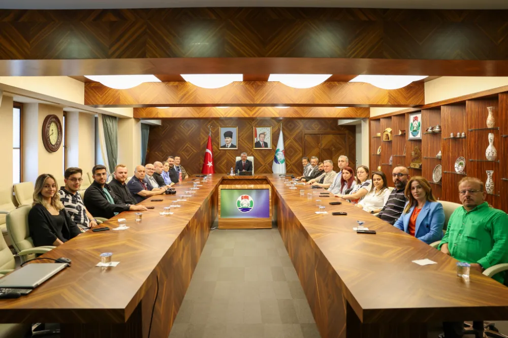 Rize Valisi, basın mensuplarıyla bir araya gelerek eğitimlerin önemini vurguladı