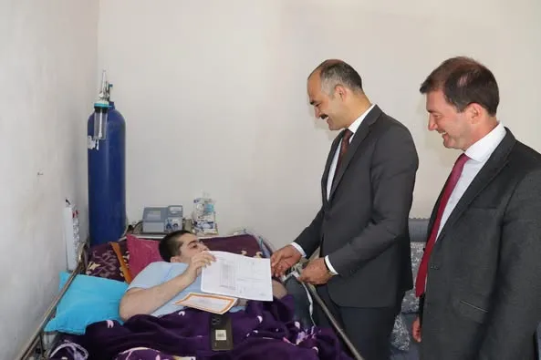 Ardanuç Kaymakamı’ndan Anlamlı Karne Ziyareti