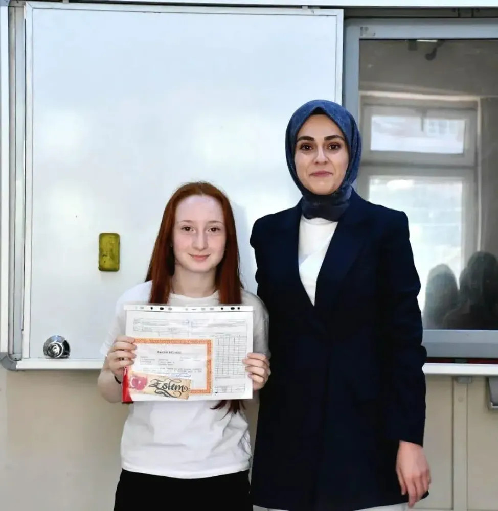 Borçka Kaymakamı Büyükkılıç, Öğrencilerin Başarısını Karne Töreniyle Taçlandırdı