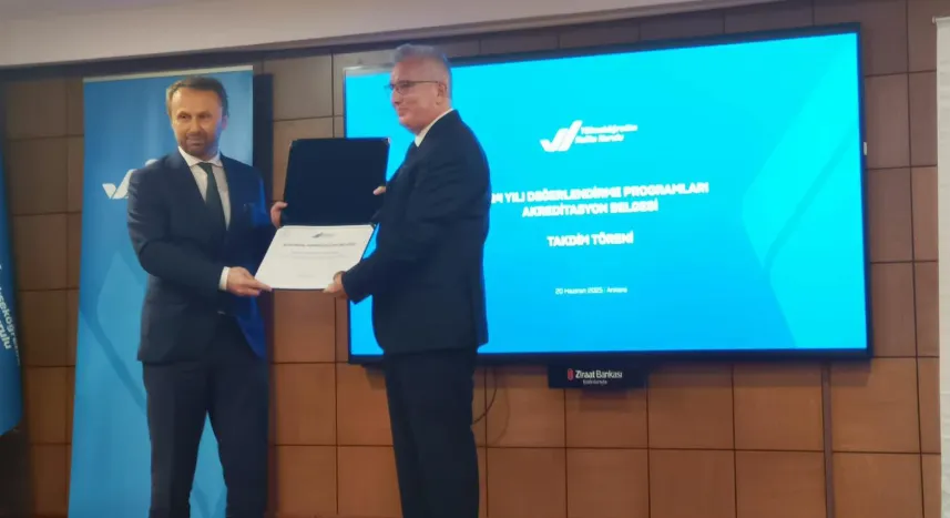 Recep Tayyip Erdoğan Üniversitesi’ne Tam Akreditasyon Belgesi!