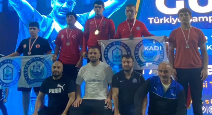 Trabzonlu Minik Pehlivanlar Türkiye Şampiyonası’nda Zirveyi Bırakmadı!