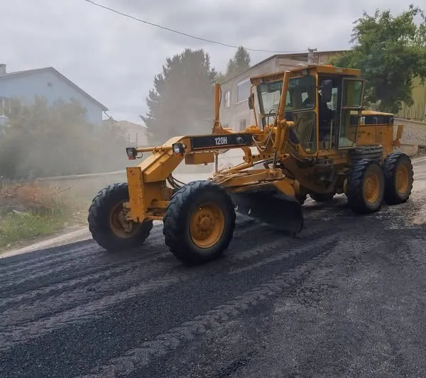 Bayburt Belediyesi Park ve Bahçeler Müdürlüğü’nden Yeşil Alan Bakımı