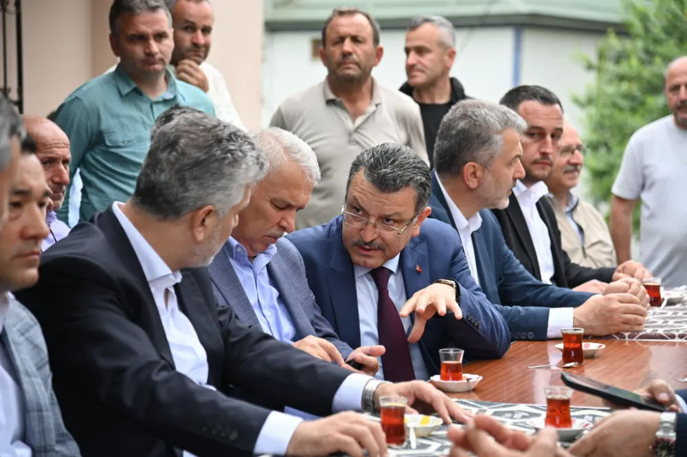 Başkan Ahmet Metin Genç, Uçarsu Mahallesi’nde Vatandaşlarla Bayramlaştı