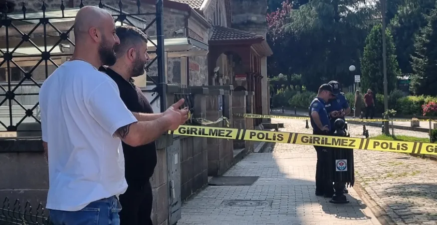 Halk tuvaletinde kavga: Bıçaklı saldırıda bir kişi yaralandı