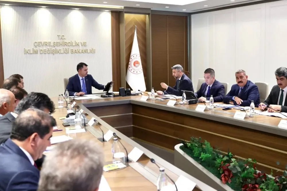 Erzurum Heyetinden Bakan Kurum’a Ziyaret: Kentsel Dönüşüm ve Yatırımlar Görüşüldü
