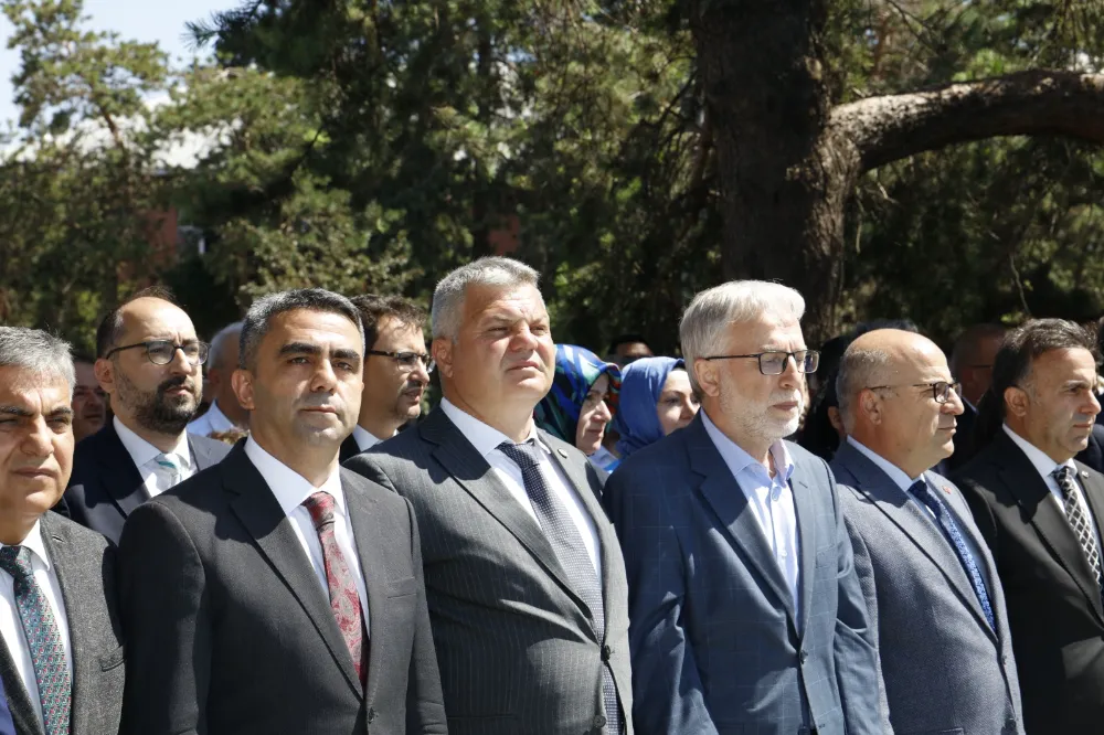 Erzurum Kongresi’nin 106. Yılı Havuzbaşı Kent Meydanı’nda Coşkuyla Kutlandı