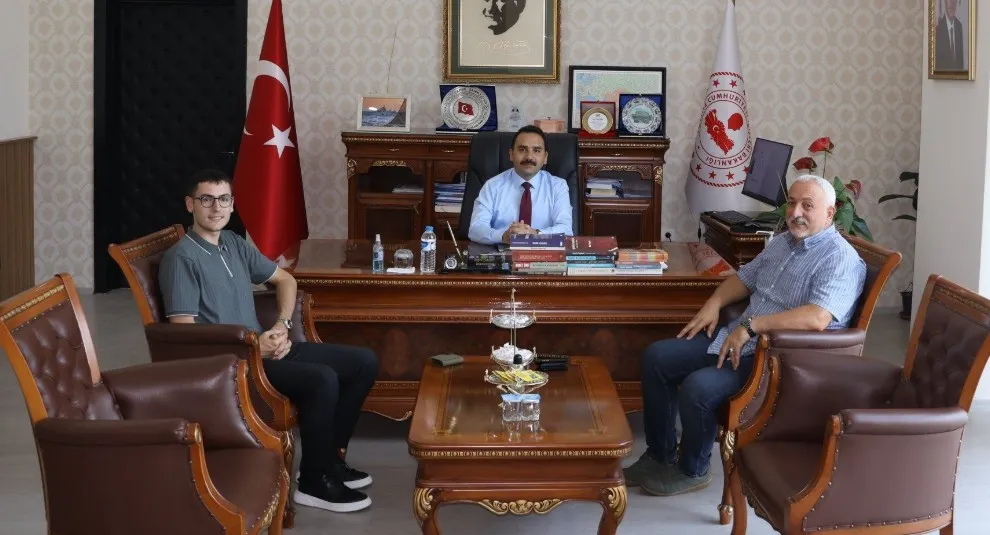 YKS Başarısıyla Gururlandıran Metin Başköy, Kaymakam Şahin’i Ziyaret Etti