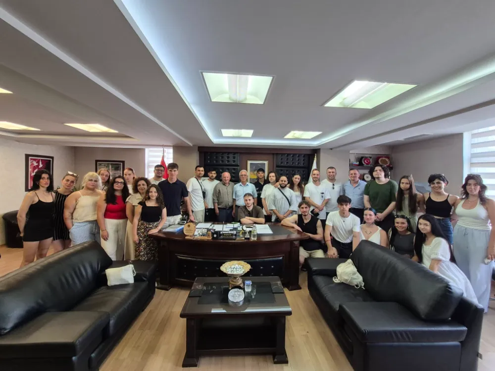 Erasmus Projesi ile Beşikdüzü’ne gelen gençler, kültürel deneyim fırsatları buldu