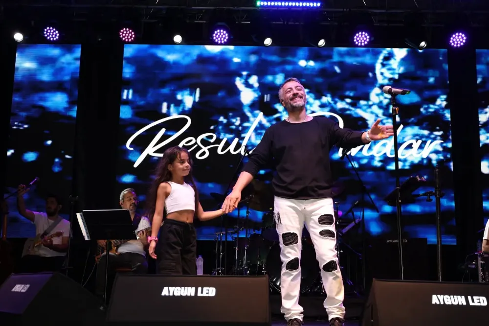Arsin’de Festival Coşkusu Sürüyor: Ünlü Sanatçılarla Unutulmaz Gece
