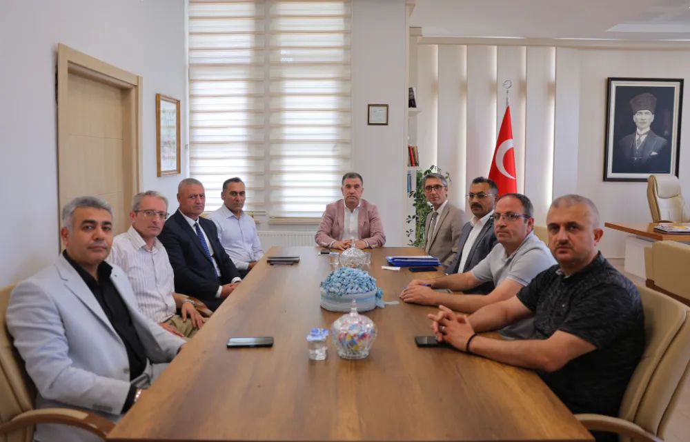 Bayburt Valisi Eldivan, eğitim hazırlıkları ve iş birliği için toplantı yaptı