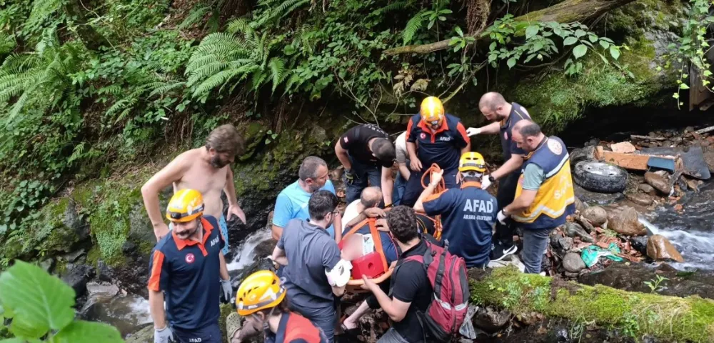 Rize’de Araç Dereye Yuvarlandı: AFAD ve Ekiplerden Hızlı Müdahale