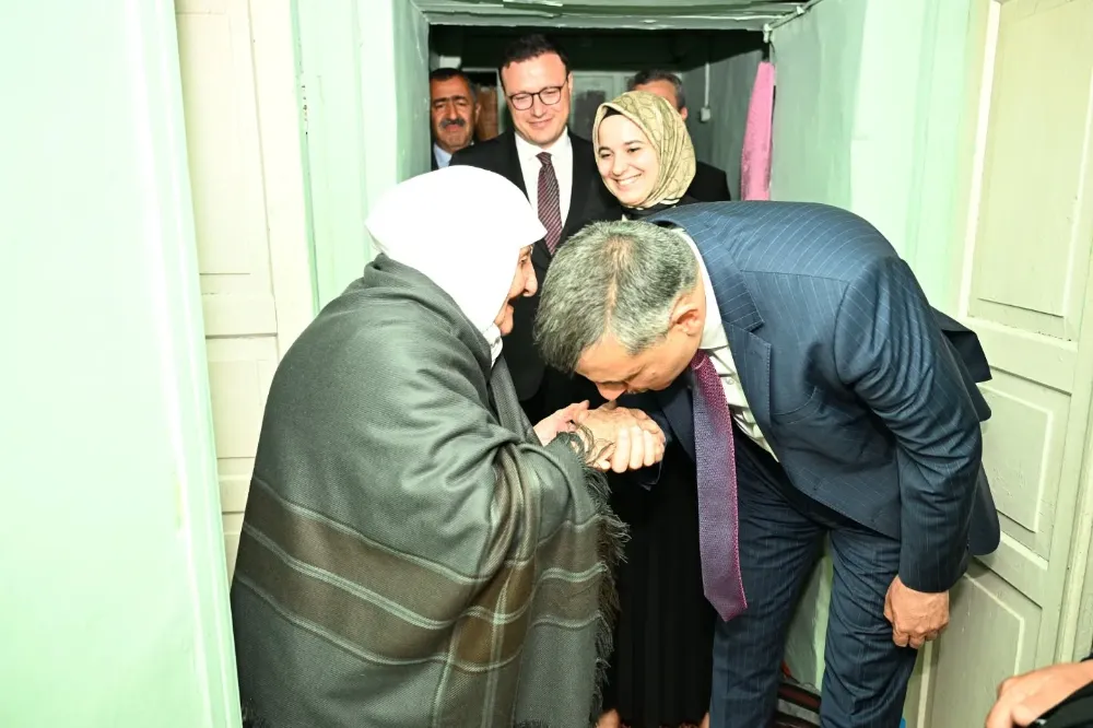 Erzurum Valisi Mustafa Çiftçi’den 102 Yaşındaki Mühibe Nine’ye Ziyaret