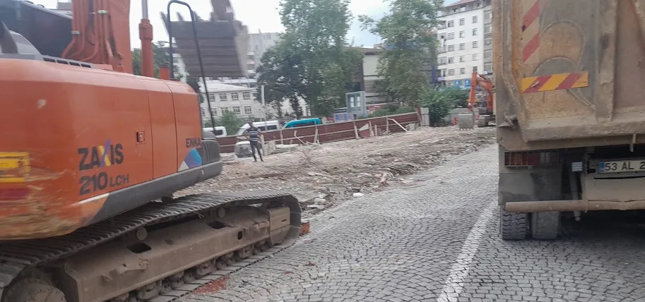 TOKİ Yerleşkesinin Trafik Yükü Hafifliyor: Rize’de Duble Yol Çalışması Başladı