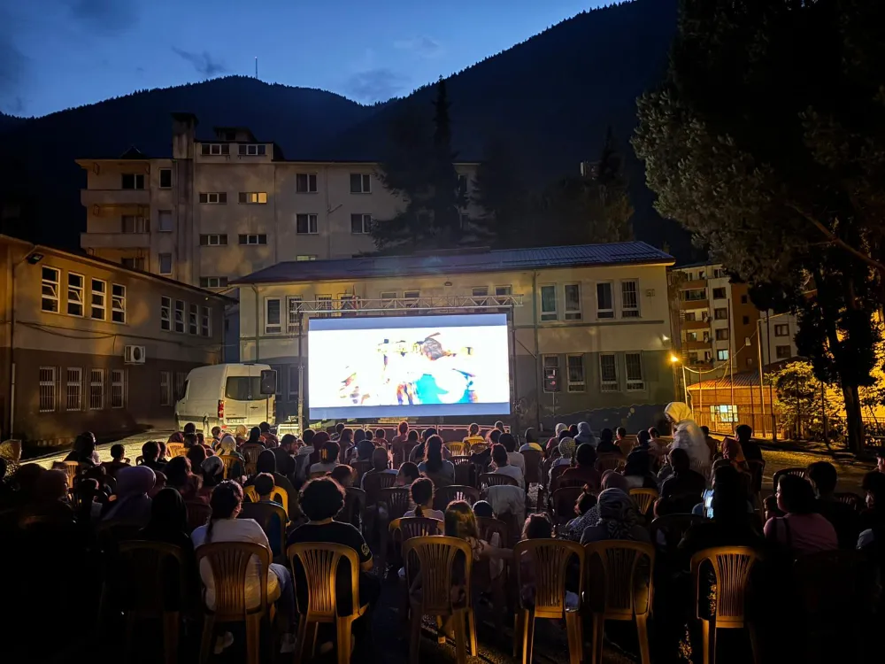 öğretmen filmi çekildiği topraklarda büyük ilgi gördü