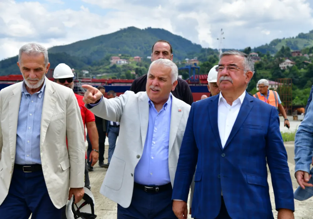 Vali Aziz Yıldırım Sürmene Tersaneler Bölgesinde İncelemelerde Bulundu
