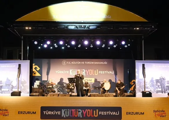 Erzurum’da “Gül Kokulu Naatler” Konseri Büyük Beğeni Topladı