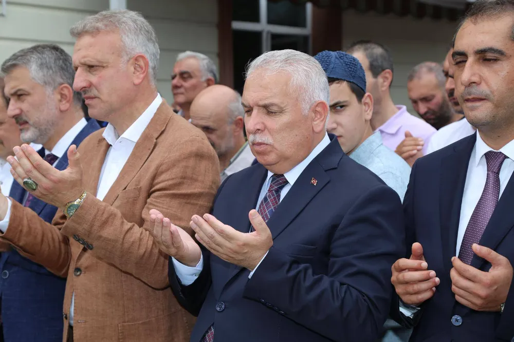 Trabzon Valisi Aziz Yıldırım, 14 Yaşındaki Sultan Hamit Hacımustafaoğlu’nun Cenaze Namazına Katıldı