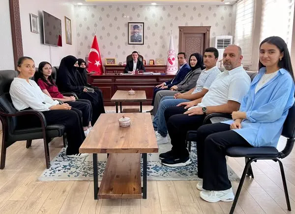 Horasan’da YKS ve LGS Birincileri Kaymakamlıkta Ödüllendirildi