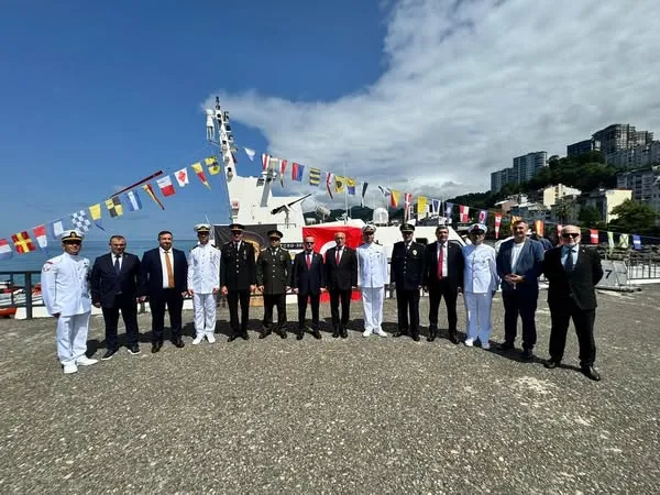 Hopa Kaymakamı Arslantürk, 30 Ağustos Zafer Bayramı Kapsamında Sahil Güvenlik Botunu Ziyaret Etti