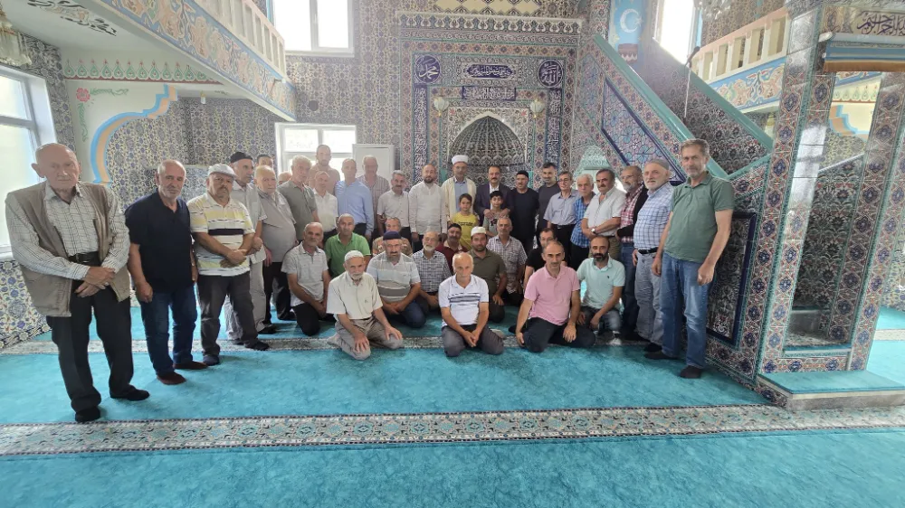 Vakfıkebir Belediye Başkanı Koçal, Cuma namazında mahalleliyle buluştu