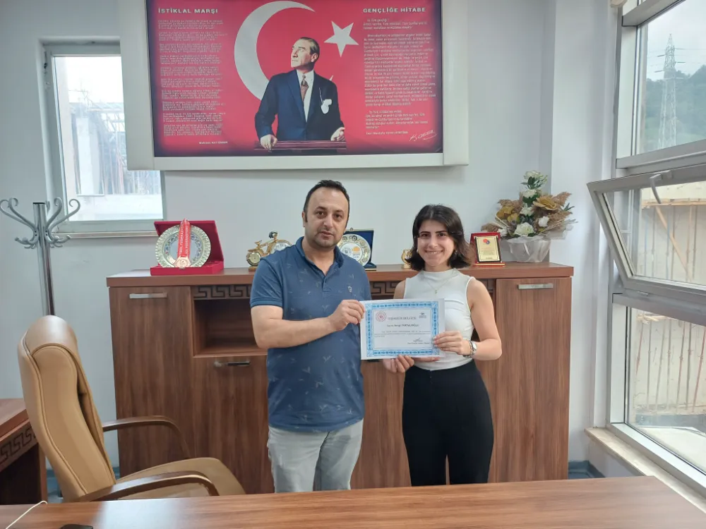 Hopa Gençlik Merkezi’nde Yaz Dönemi Hocalarına Teşekkür Belgesi