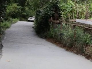 Murgul Kaymakamı Zafer Şahin, Yukarı Küre Köyü Beton Yol Çalışmalarını Yerinde İnceledi