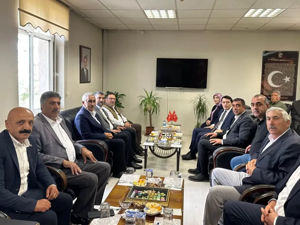 AK Parti Erzurum Heyeti, Tekman Kaymakamı Hüseyin Demirkol’u Ziyaret Etti