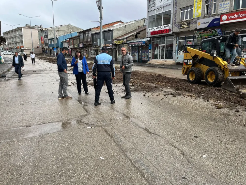 Karayazı Merkez’de Yol ve Sosyal Alan Çalışmaları Başladı