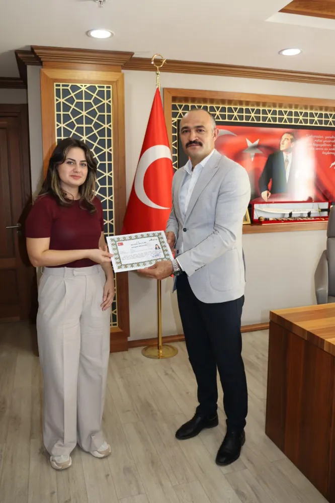 Ardanuç’ta Öğretmenlere Başarı Belgesi Takdimi