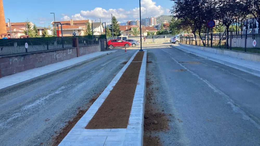 Yomra Belediyesi’nden Kaşüstü Mahallesi’nde Çevre Düzenleme ve Peyzaj Çalışmaları