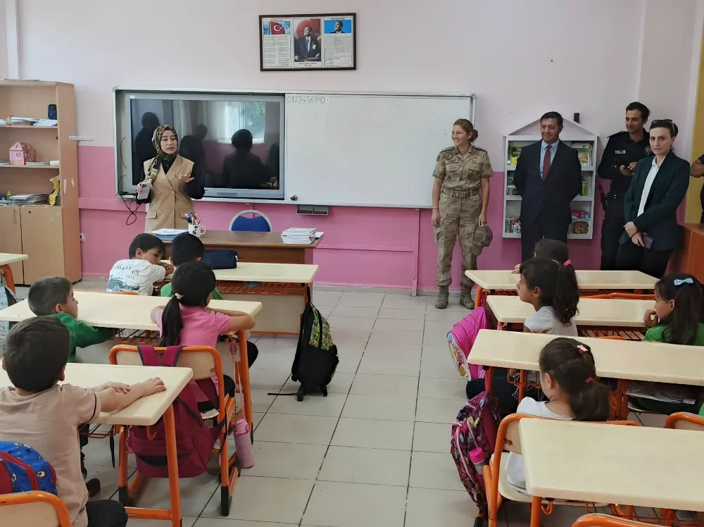 Olur Kaymakamı Semanur Kalkan, YİBO Okullarını Ziyaret Etti
