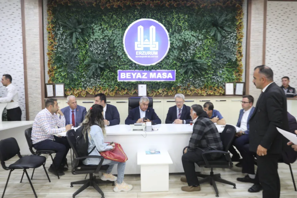 Erzurum Büyükşehir Belediyesi Halk Günü’nde Vatandaşlarla Buluştu