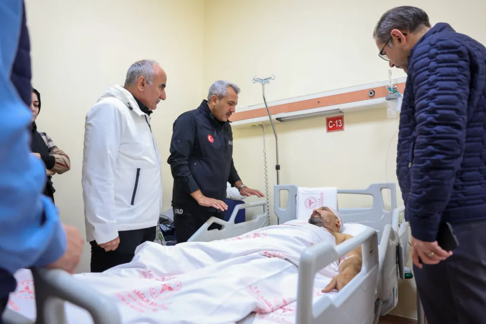 Rize Valisi Baydaş, Yol Göçüğü Kazasında Yaralanan Vatandaşları Hastanede Ziyaret Etti